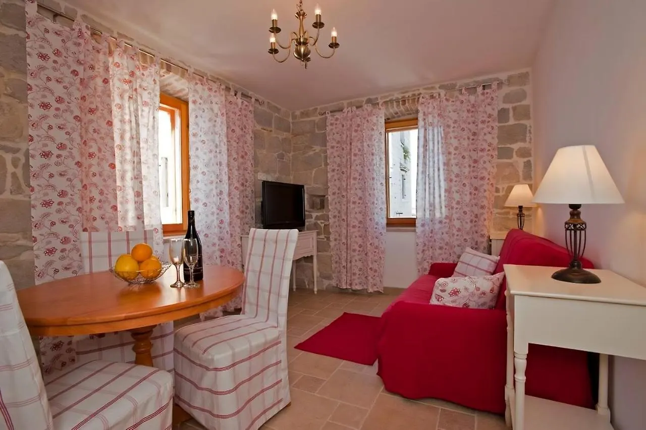 Rotondo Apartments Kastela 0*,